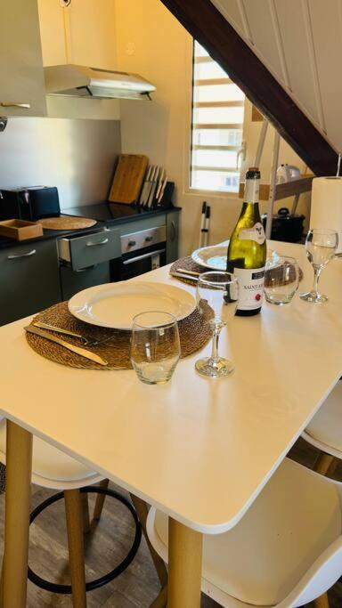 ルミール＝モンジョリーT2 Le Cosy, Au Coeur De Montjoly, Parking, Climアパートメント エクステリア 写真
