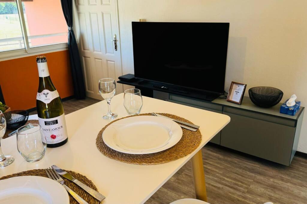 ルミール＝モンジョリーT2 Le Cosy, Au Coeur De Montjoly, Parking, Climアパートメント エクステリア 写真